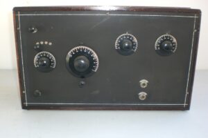 Tri-City model W-6 3 tube battery radio