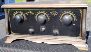 polle-royal-antique-radio
