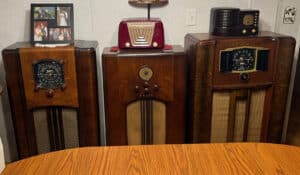 Pic6: Zenith 8S152 Console, Motorola 68X-11Q Red