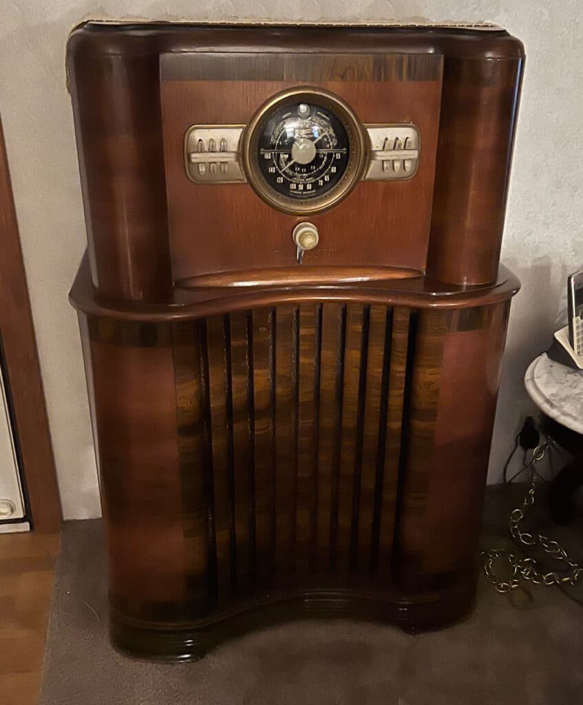 pic3: Zenith 8S463 Console