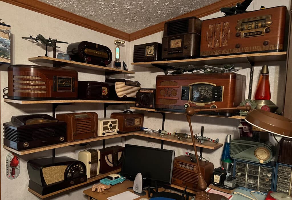 pic5: Zenith H511 Racetrack, Truetone D2017, Westinghouse H125 Little Jewel (Refrigerator)