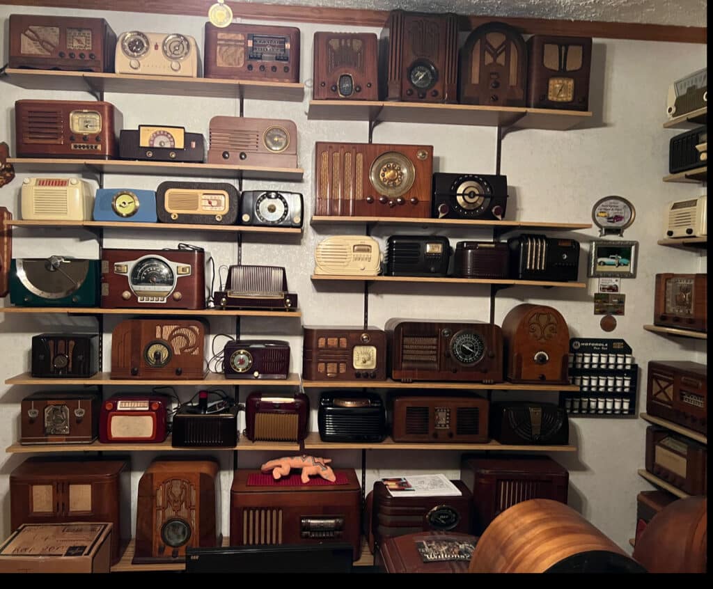 pic8: Catalin Sentinel 284NB, Crosley D-25 Dashboard, Zenith 4-V-31 Tombstone, Belmont 5D128, Stewart Warner R-142AS Ferrodyne, Grunow 501-RCA EY-2 45 Player