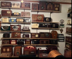 pic8: Catalin Sentinel 284NB, Crosley D-25 Dashboard, Zenith 4-V-31 Tombstone, Belmont 5D128, Stewart Warner R-142AS Ferrodyne, Grunow 501-RCA EY-2 45 Player