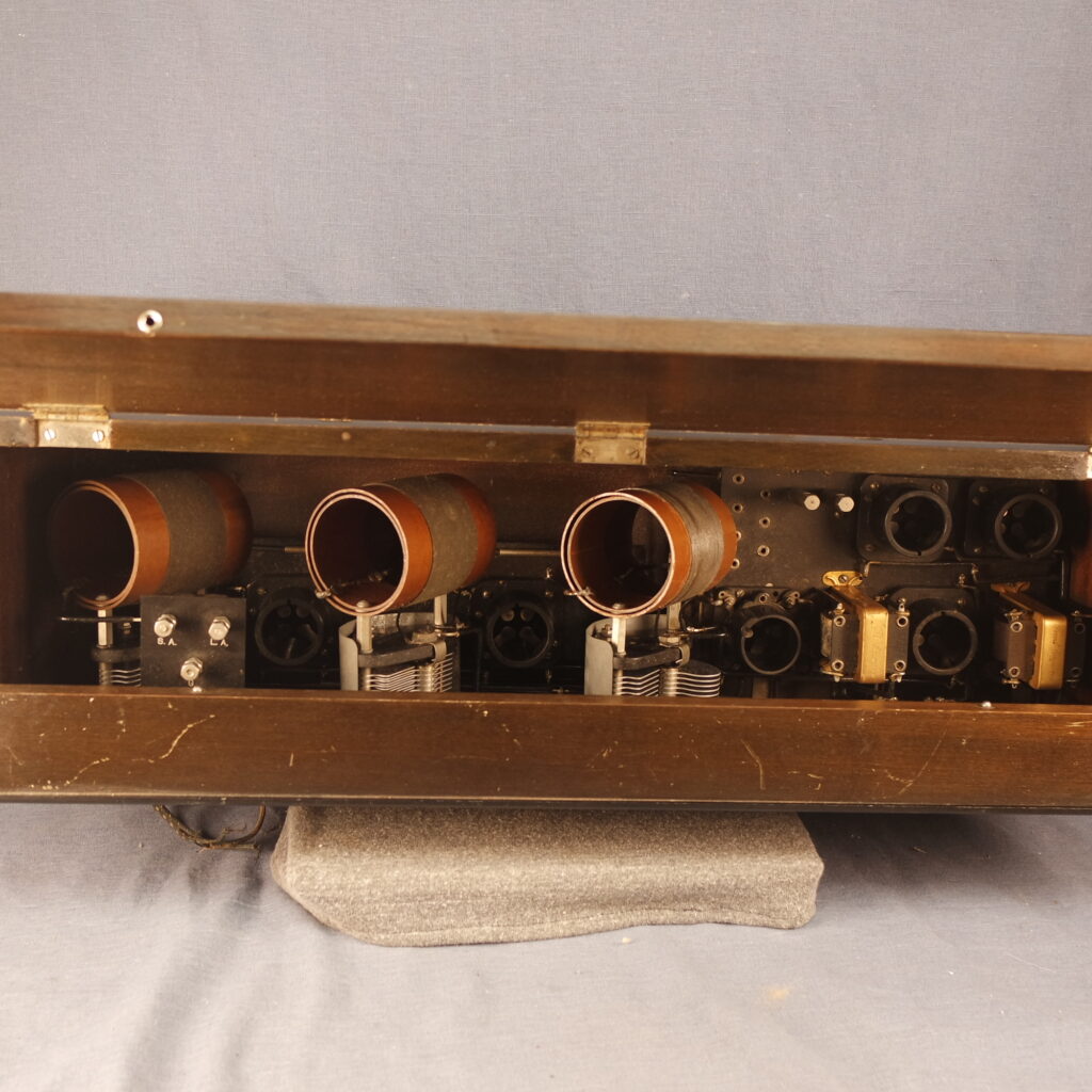 Freed Eisemann NR-7 980A inside