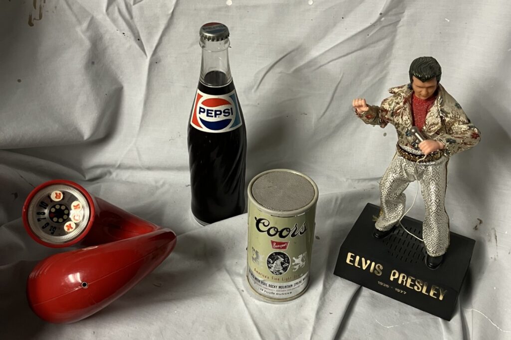 Novelty_Radios