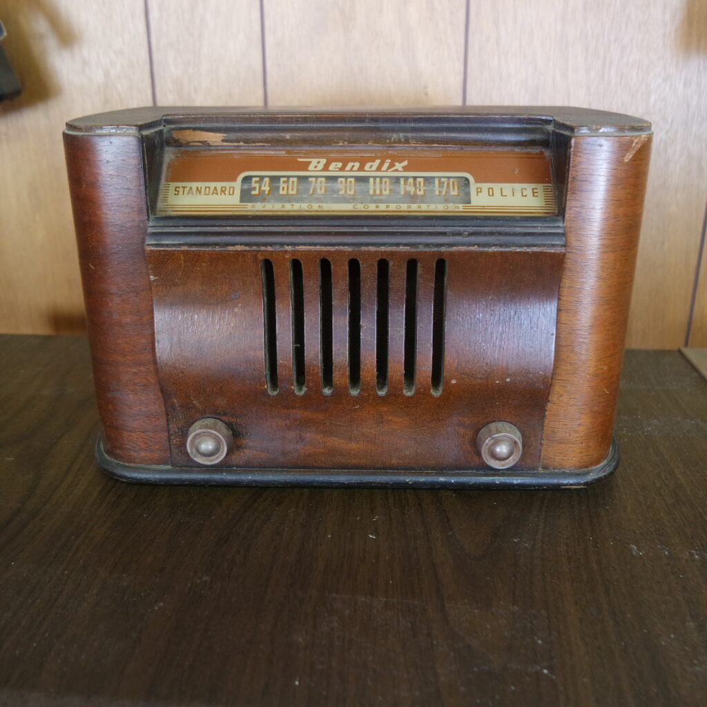 1946-Bendix-Aviation-Corporation-Police-radio