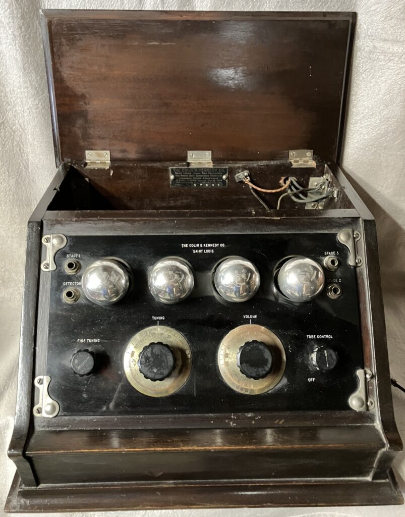 Kennedy V Battery Radio
