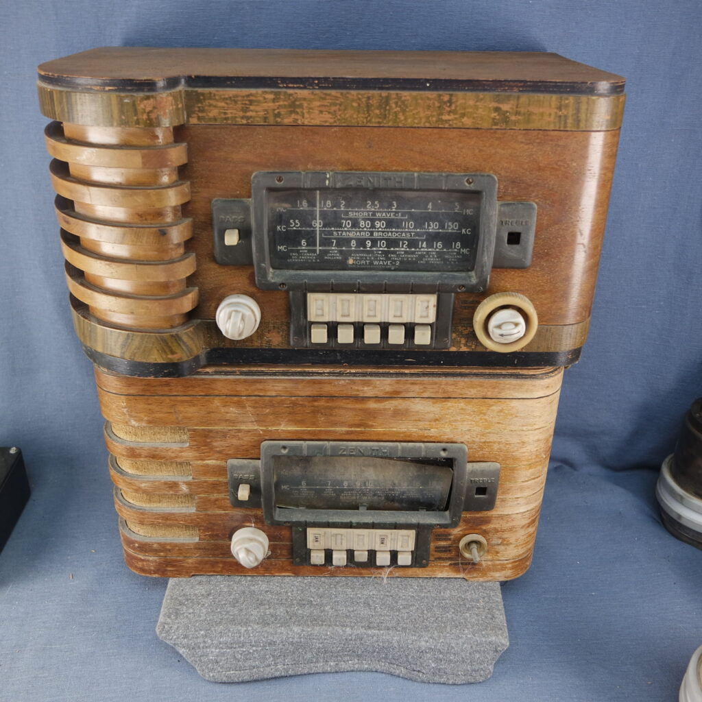 Pair-Zenith-3-Band-Radios-Same Chassis-6S439-78432